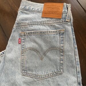 Women’s Levi wedgie